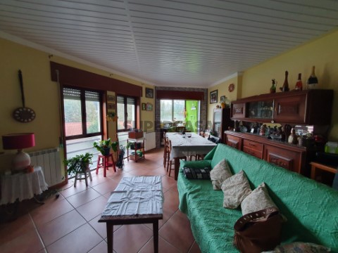 Apartamento T3 com garagem