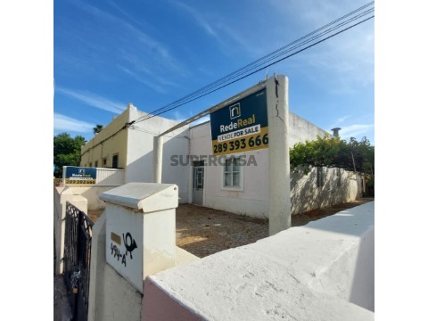Moradia T2 na Avenida Dr. Gordinho Moreira, Faro (Sé e São Pedro)
