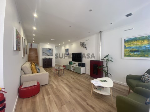 Moradia T3 Duplex na Rua Veríssimo de Almeida, Faro (Sé e São Pedro)