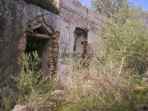 Terreno com ruína, Loulé