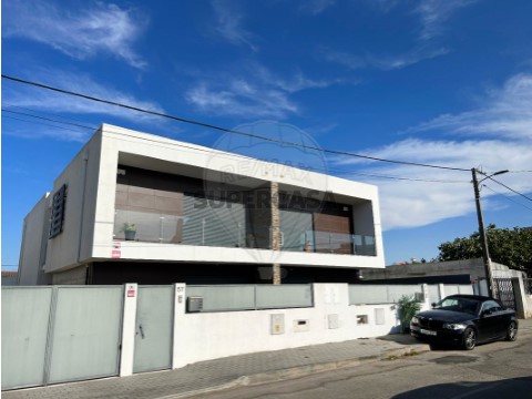 Haus 3 Zimmer auf Fernão Ferro, Seixal