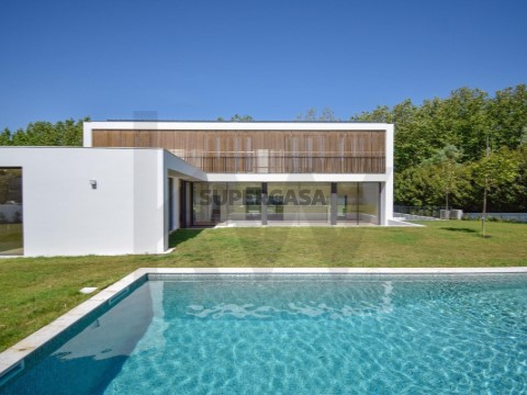 Moradia T5 em Barcarena, Oeiras
