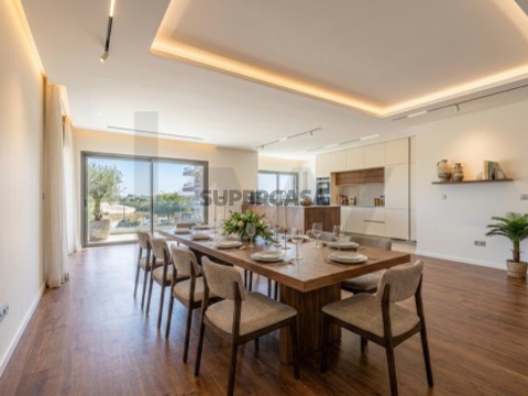 Apartamento T5 em Montijo e Afonsoeiro, Montijo