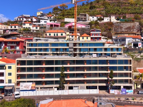 Apartamento T3 com Piscina no Edifício Elite Bay em Câmara de Lobos
