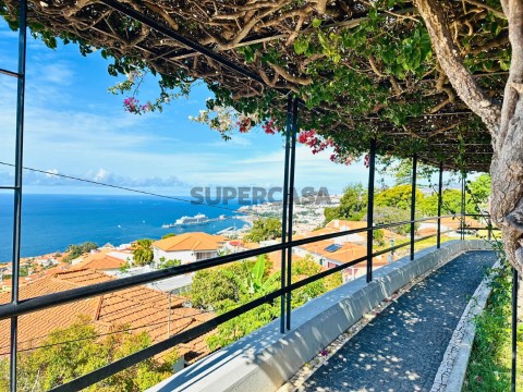 Moradia T4 +1 na Pedra Sina com vista mar