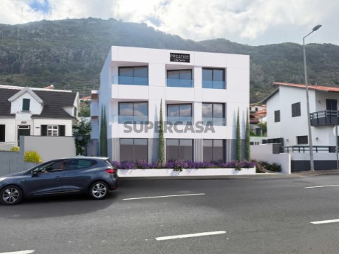 5. Fachada Frontal - com envolvência