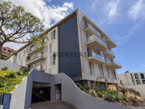 Apartamento T2 no último piso com vista mar Santa Cruz
