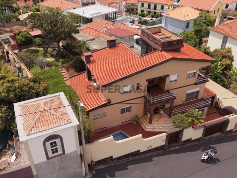 Moradia tradicional T3 com piscina no Funchal