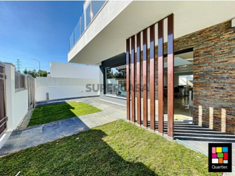 Moradia T4 Duplex em Corroios, Seixal