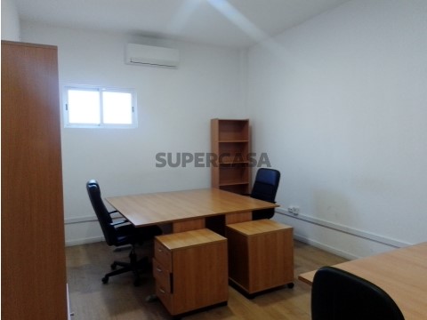Sala / escritório para arrendamento