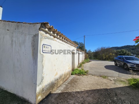 Casa por recuperar no interior do Concelho de Loulé