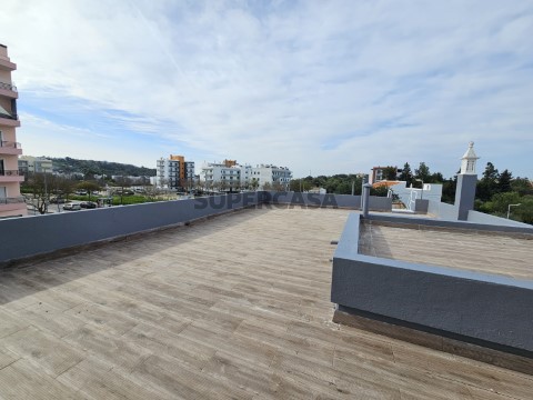 Moradia dúplex recuperada com garagem em Loulé