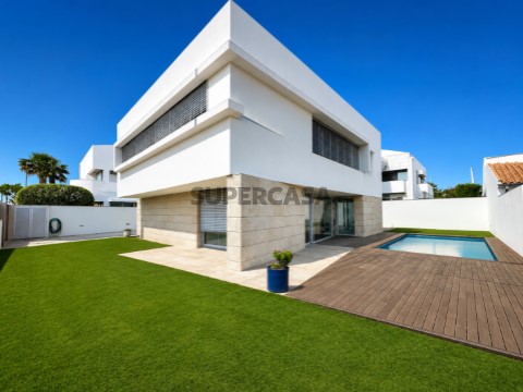 Moradia T4 com Piscina em Esposende