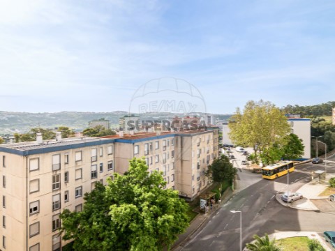 Apartamento T3 em Santo António dos Cavaleiros e Frielas, Loures