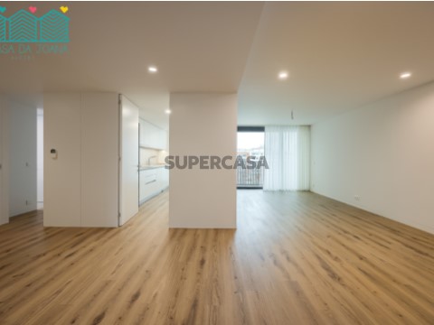 Apartamento T4 Duplex com Garagem Fechada em Aveiro