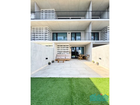 Apartamento T2 com Terraço na Praia da Barra
