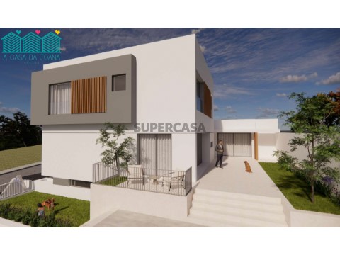 Moradia T4 com Garagem em Verdemilho
