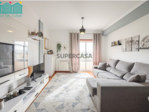 Apartamento T3 com Lugar de Garagem em Esgueira