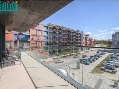 Apartamento T2 com lugar de estacionamento no Cais da Fonte Nova
