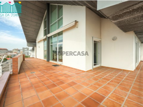 Apartamento T5 Duplex com Lugares de Garagem em Aveiro