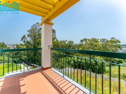 Moradia T5 com Jardim e Garagem em Oeiras