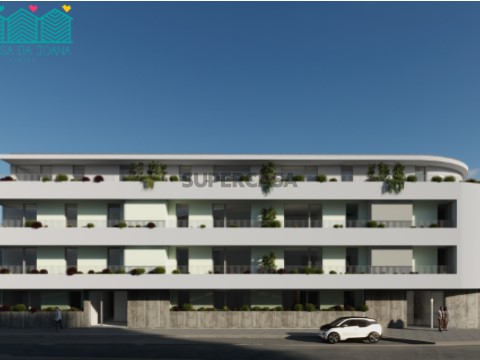 Apartamento T3 com 2 Lugares de Garagem em São Bernardo