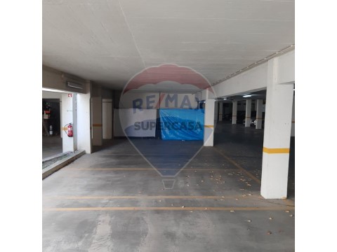Garagem em Malagueira e Horta das Figueiras, Évora