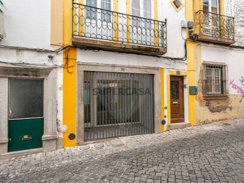 Moradia T2 em Évora (São Mamede, Sé, São Pedro e Santo Antão), Évora