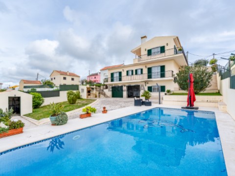 Moradia T3 Triplex na Avenida 25 de Abril, Sesimbra (Castelo)