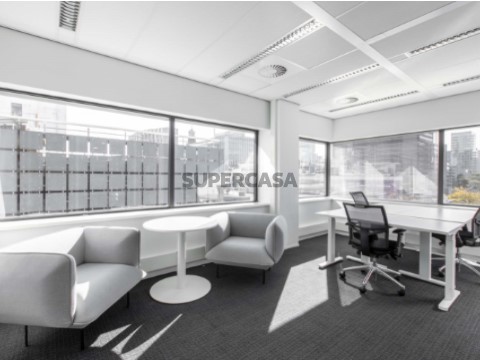 Regus Rotterdam City-WNA 2714 Rotterdam Netherlands Office with 3 desks
