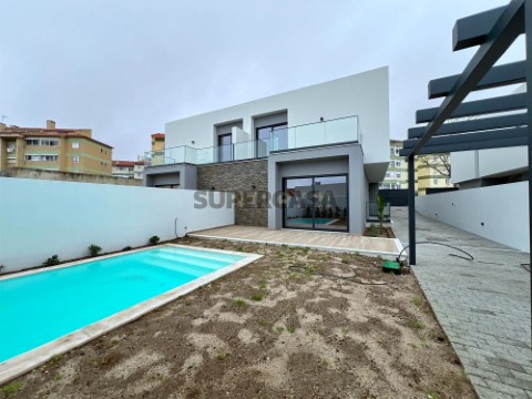 Moradia T4 em São Domingos de Rana, Cascais