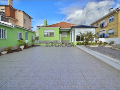 Moradia Térrea, isolada, em Porto Salvo - Oeiras