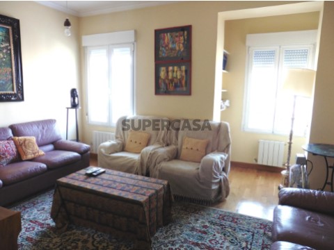 Apartamento T4 na Rua José Travassos, Lumiar