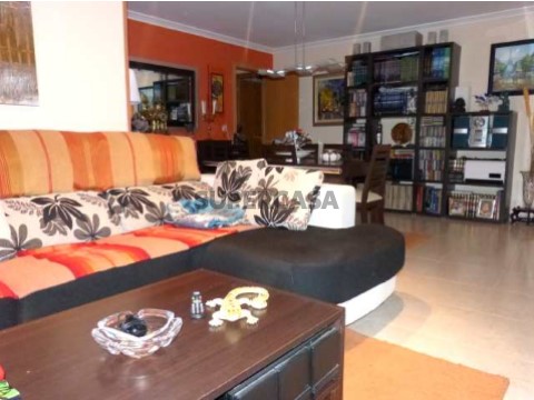 Apartamento T4 na Avenida de Berlim, Olivais