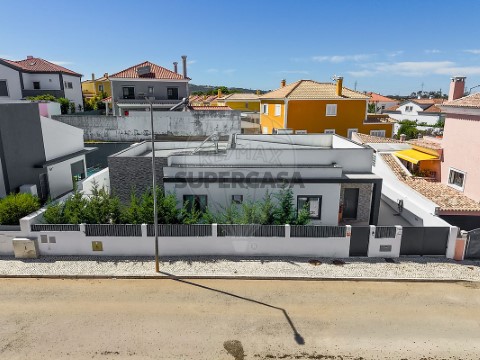 Moradia T4 em Gâmbia-Pontes-Alto Guerra, Setúbal