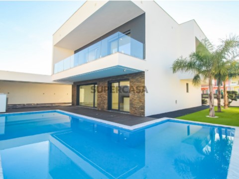 Jardim com Piscina