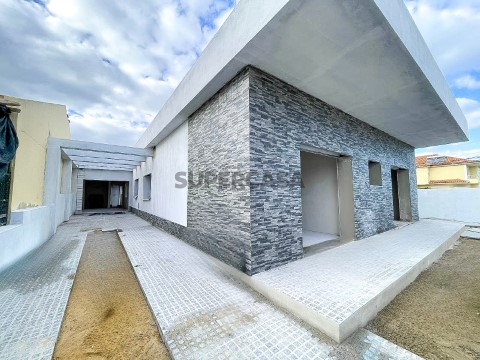 Fachada e pérgola