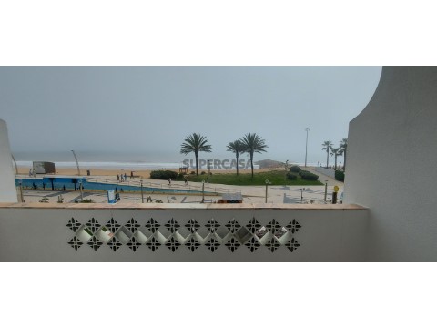 Apartamento frente mar em Quarteira renovado