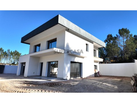 Villa T4 na Rua dos Pinheirais, Ansião