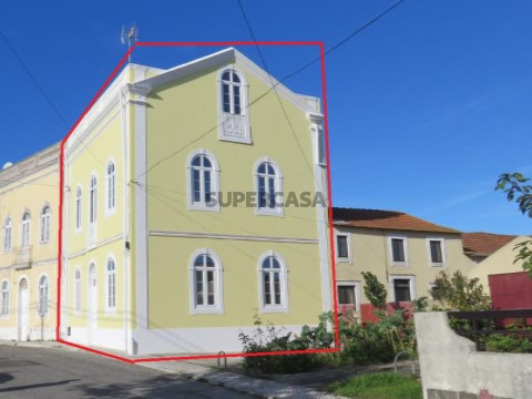 Moradia T6 na Rua do Ateneu, Alhadas