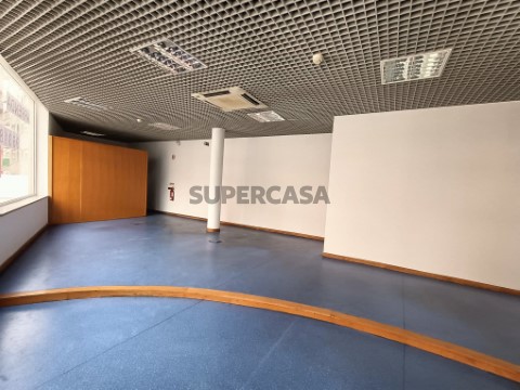 Geschäft auf Avenida da Europa, União das freguesias de Vila Real