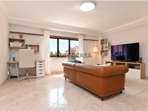 Apartamento T2 em Ramada e Caneças, Odivelas