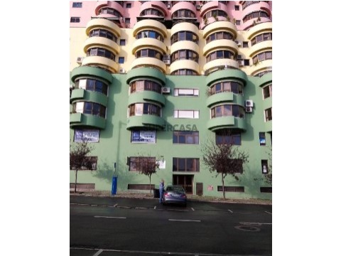 ESCRITÓRIO - OLAIAS, 95 m2 em open space, junto ao metro!