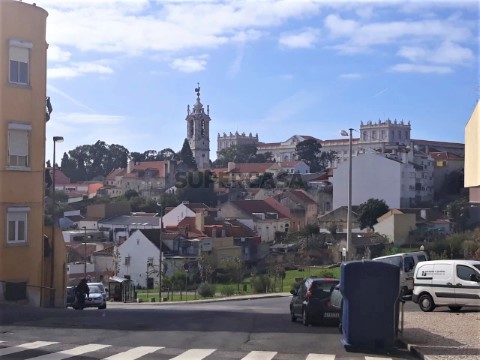 Rua com vista palácio da ajuda