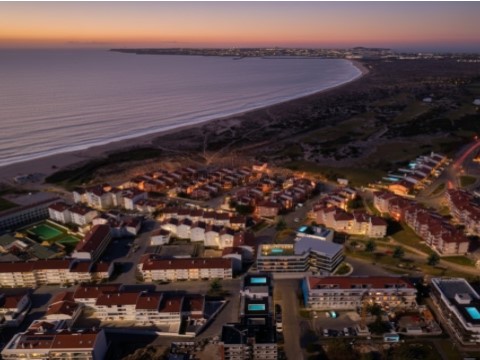 Apartamento T3, junto à Praia da Consolação