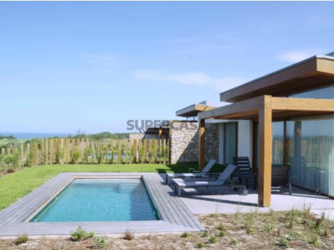 Moradia T3 com Piscina e Vista Mar