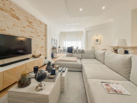 Renovated 2 Bedroom Apartment in Massamá