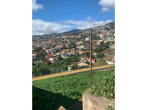 Terreno em Caminho do Calhau, São Roque