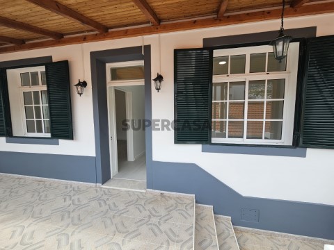 Two-flat House 2 bedrooms in Rua 3 do Bairro dos Moinhos, São Pedro