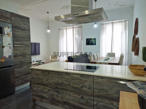 Apartamento 142 m2 T3 + 1 c/Quintal 85m2- Centro de lisboa